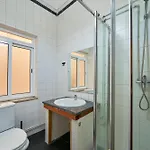 Spacious With Balcony In A Coliving In Alameda Accommodatie bij particulieren Lissabon