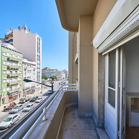 Spacious With Balcony In A Coliving In Alameda شقة *