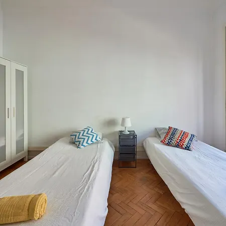 Spacious With Balcony In A Coliving In Alameda شقة *