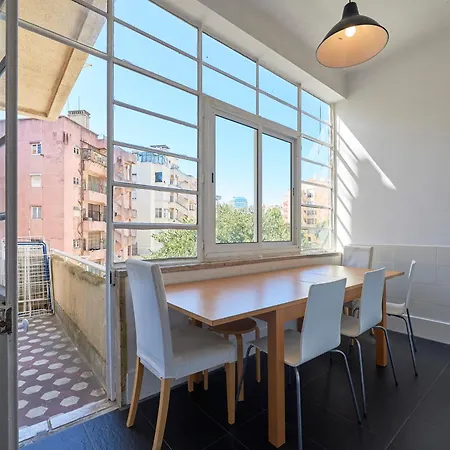 Spacious With Balcony In A Coliving In Alameda Alloggio in famiglia