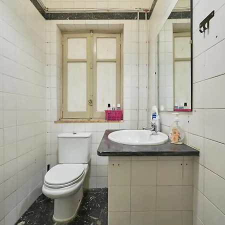 Spacious With Balcony In A Coliving In Alameda Alloggio in famiglia