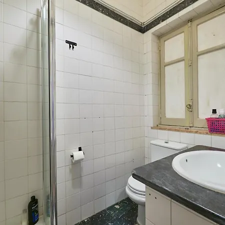 Spacious With Balcony In A Coliving In Alameda Alloggio in famiglia