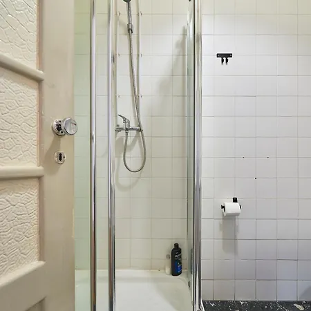 Spacious With Balcony In A Coliving In Alameda * Lisbona