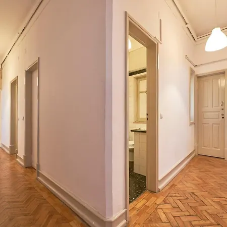 Spacious With Balcony In A Coliving In Alameda شقة *