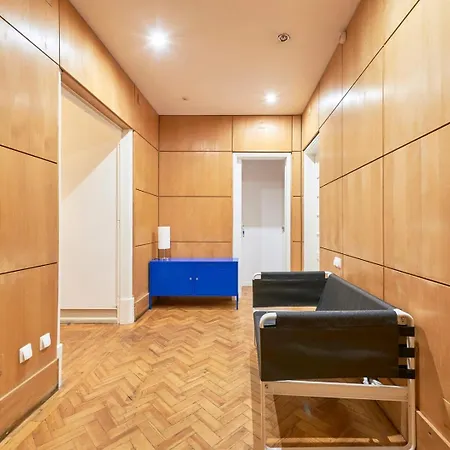 Spacious With Balcony In A Coliving In Alameda Lisbon