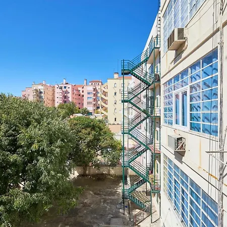 Spacious With Balcony In A Coliving In Alameda Апартаменты Лиссабон