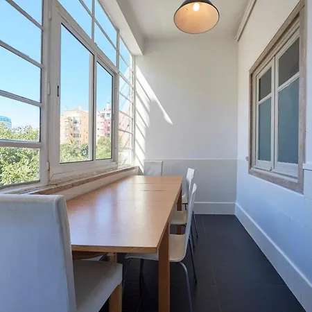 Spacious With Balcony In A Coliving In Alameda Lisboa