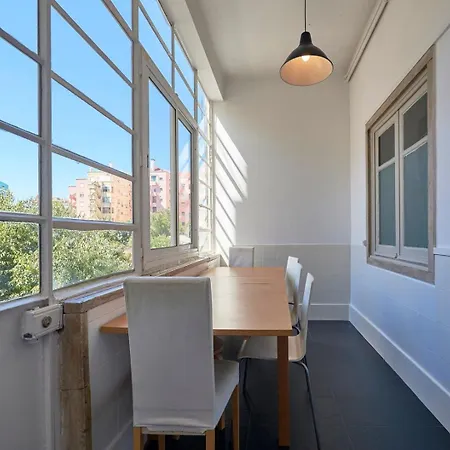 Spacious With Balcony In A Coliving In Alameda شقة *