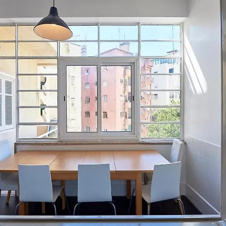 Spacious With Balcony In A Coliving In Alameda شقة *