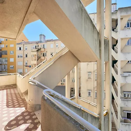 Spacious With Balcony In A Coliving In Alameda شقة *