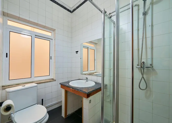 Spacious With Balcony In A Coliving In Alameda Privatunterkunft Lissabon