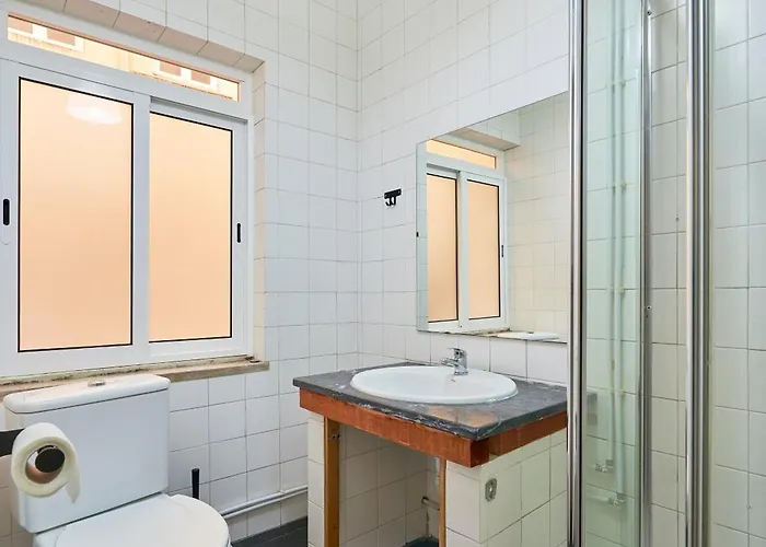 Проживание в семье Spacious With Balcony In A Coliving In Alameda Лиссабон