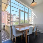 Spacious With Balcony In A Coliving In Alameda Pansiyon
